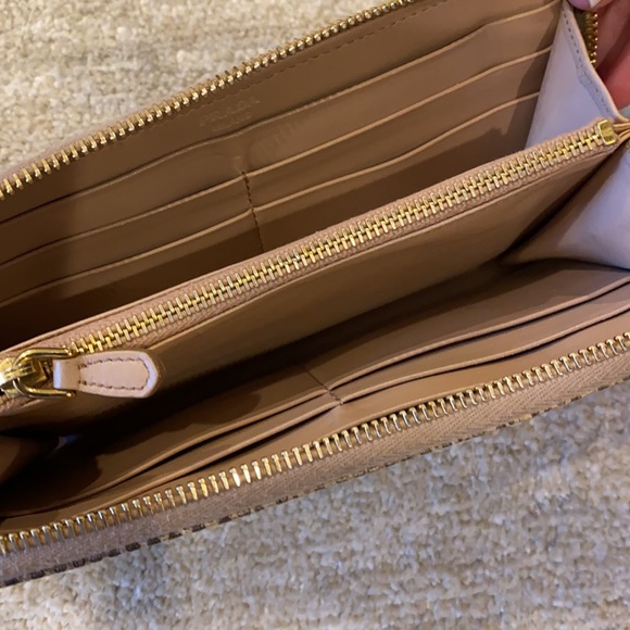 Prada Wallet - Picture 3 of 5